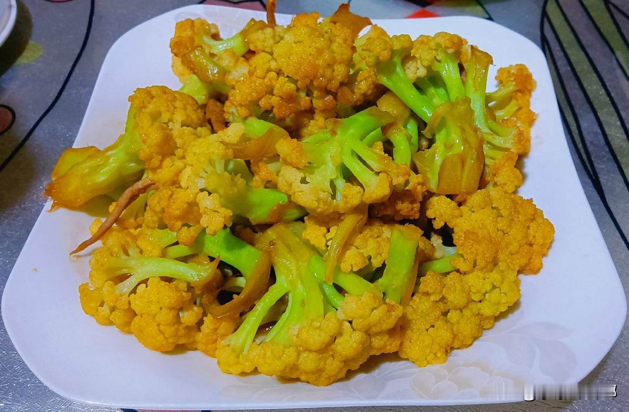 晚饭，即墨农村老李家的晚饭。

爆炒菜花
小油菜炒虾米
卤鹌鹑蛋
田横驹驹
残留