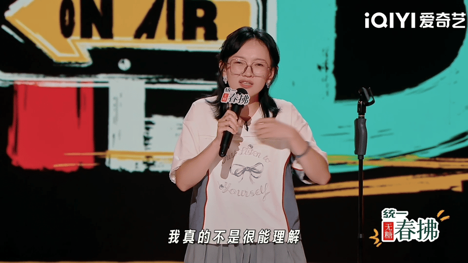老没钱风喜剧之王单口季 当“老钱风”渐渐失宠，“老没钱风”正悄然崛起！大爷们穿着
