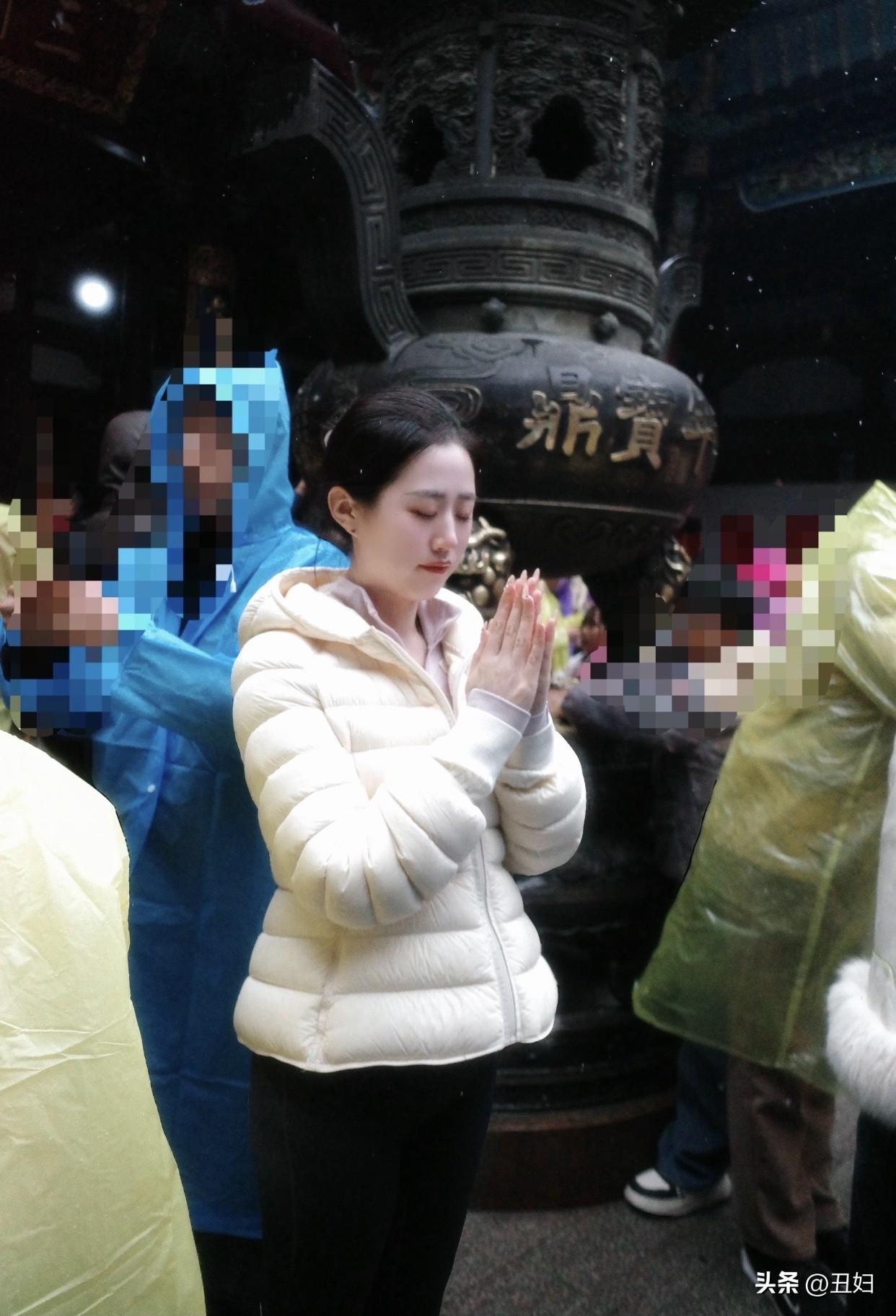 晒图笔记大赛雾中行客路，寒意入人衣。