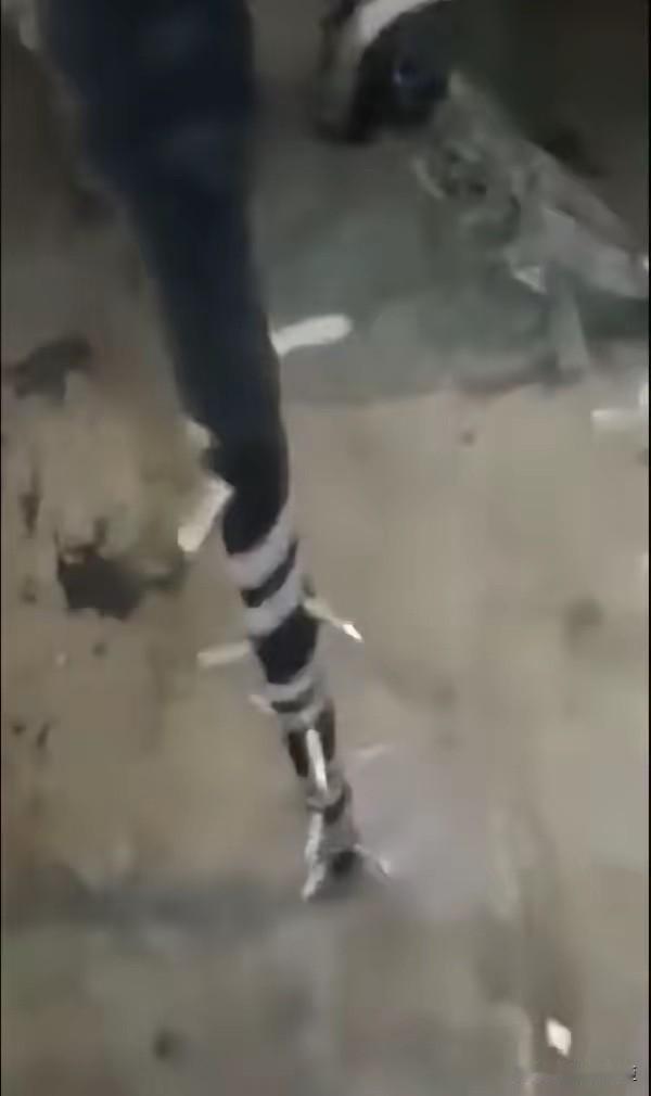 印度大刀队来了！加勒万冲突之后印度开始派大量的冷兵器军队到前线，大多为大刀和电击