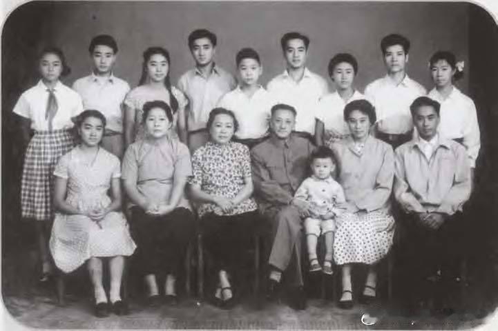 60年代蒋光鼐与家人的合照历史影像
