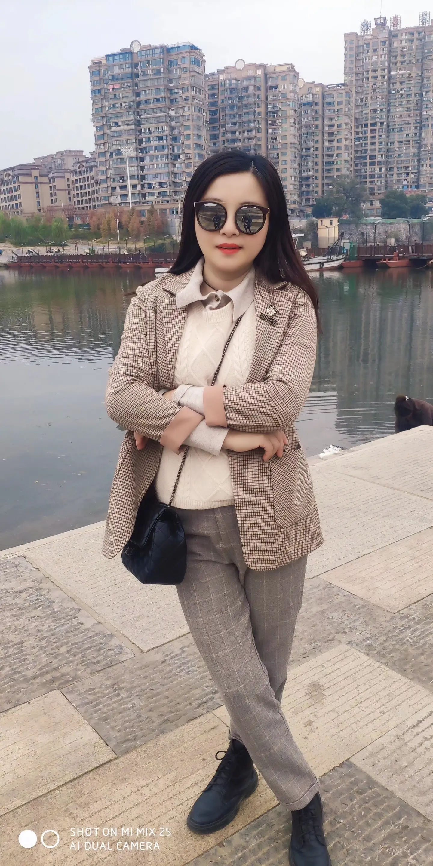时间扑面而来，这个年龄的我们无法拒绝皱纹，无法拒绝衰老，那就健康的活着...
