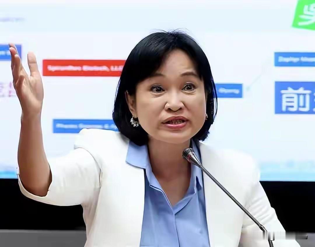 绿营在高雄根基太深，蓝白各自冲都是送人头，柯志恩点出可合作选区，本质是先划利益蛋