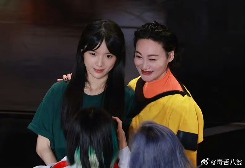 李思潼成功追星惠英红 李思潼从素人逆袭到十亿票房女主，惠英红从街头乞讨到三金影后