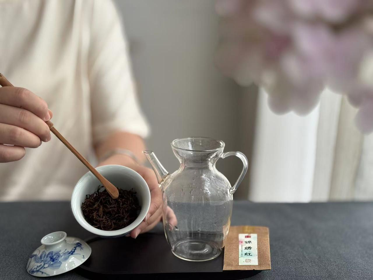 用什么器具泡茶更好喝？攻略来了
◆白瓷盖碗
适合茶类：全茶通用，绿茶、黄茶、白茶