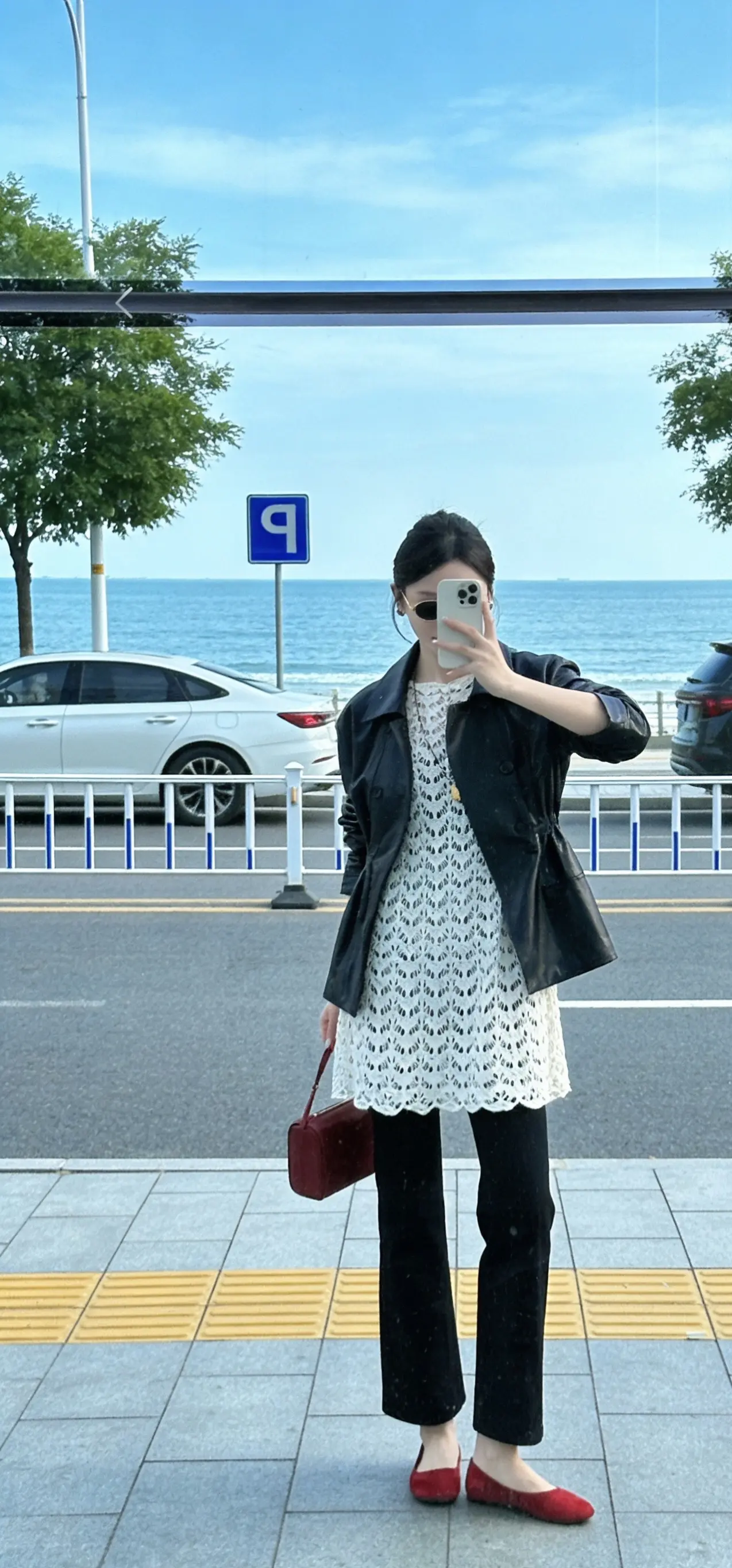 无论到那个年纪，都要给自己一份从容，学会看淡得失，懂得聚散随缘，凡事顺...