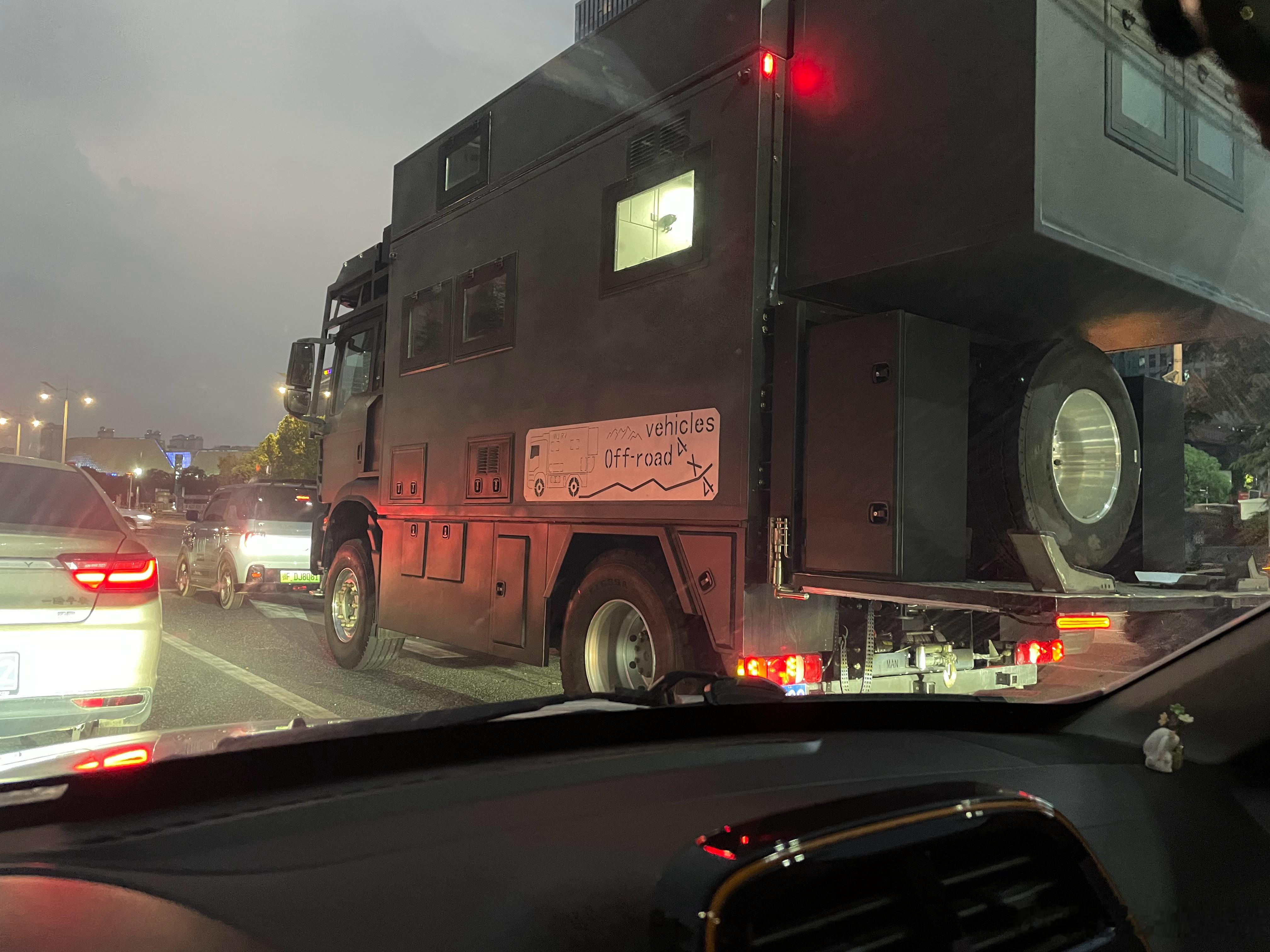 这房车是不是有二楼怎么这么高  ​​​