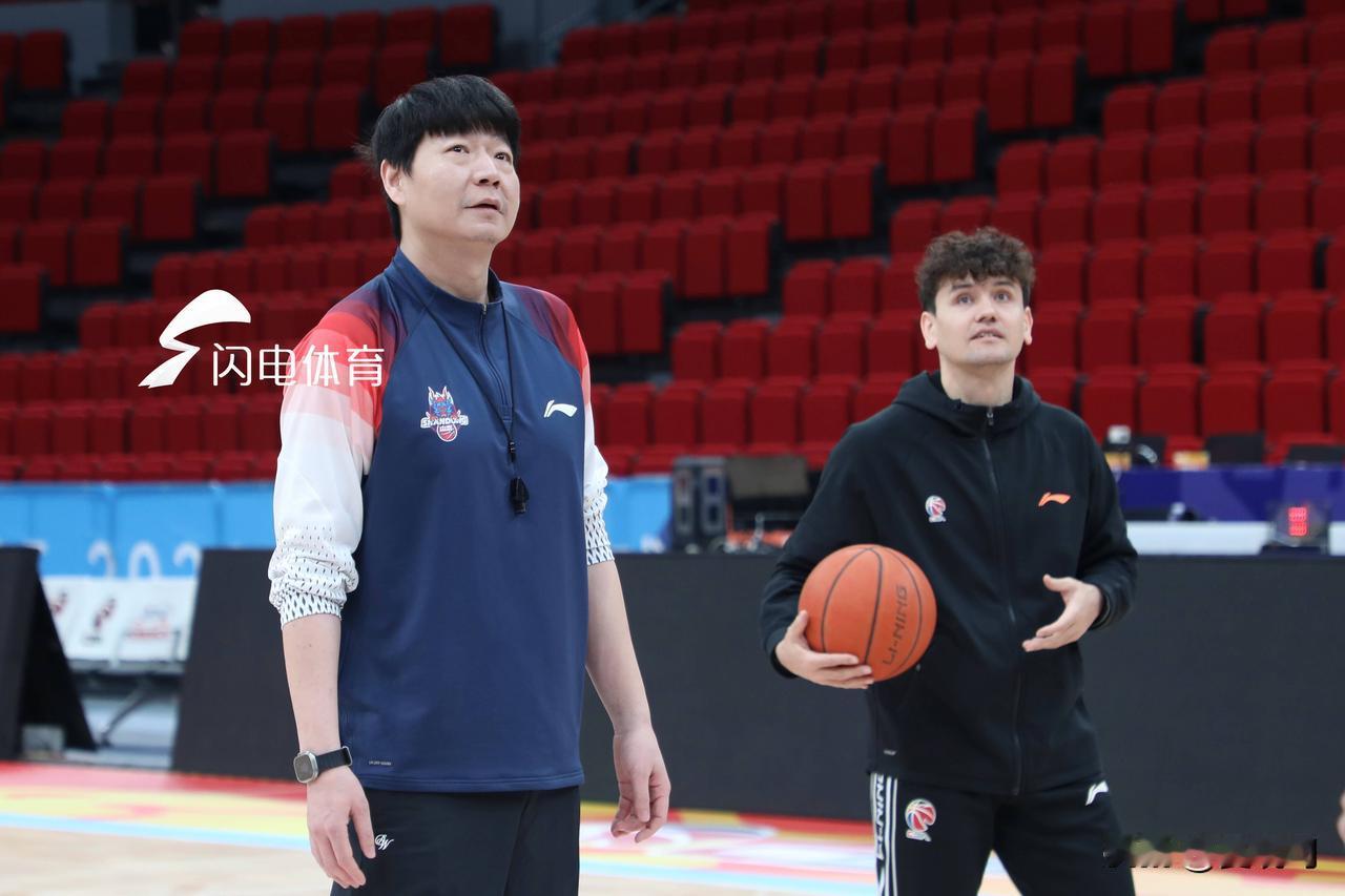 目前，备受关注的是山东男篮引进新外援的情况，高速俱乐部球队正在联系推进，可以说已