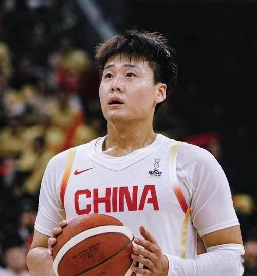 【前中国男篮队长，北京首钢核心赵睿更新社媒，为全球运动眼睛品牌欧克利代言。配文到