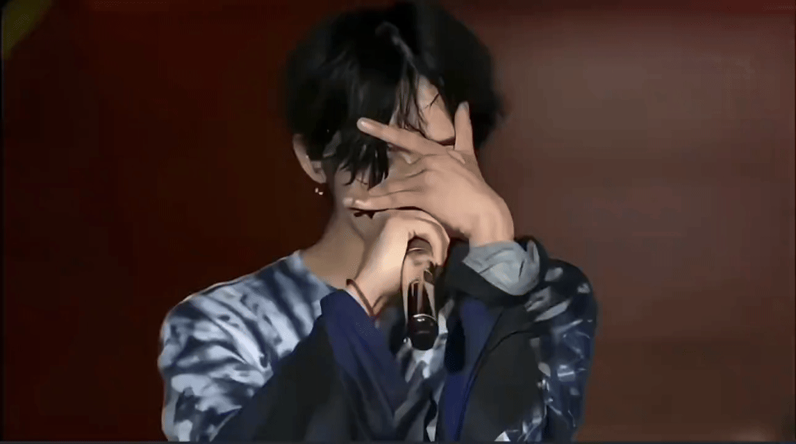 权志龙配色的美学是韩娱独一份的💫多年审美始终稳居高位，不拘泥安全色系，敢于大胆