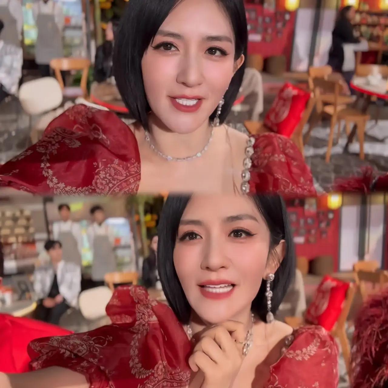 估计中秋晚会的总导演要后悔了，不是说节目的编排问题，而是说，早知道主持人在晚会的