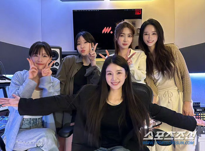 #FIESTAR重组发歌##FIESTAR合体发歌# 曹璐所在的FIESTAR将