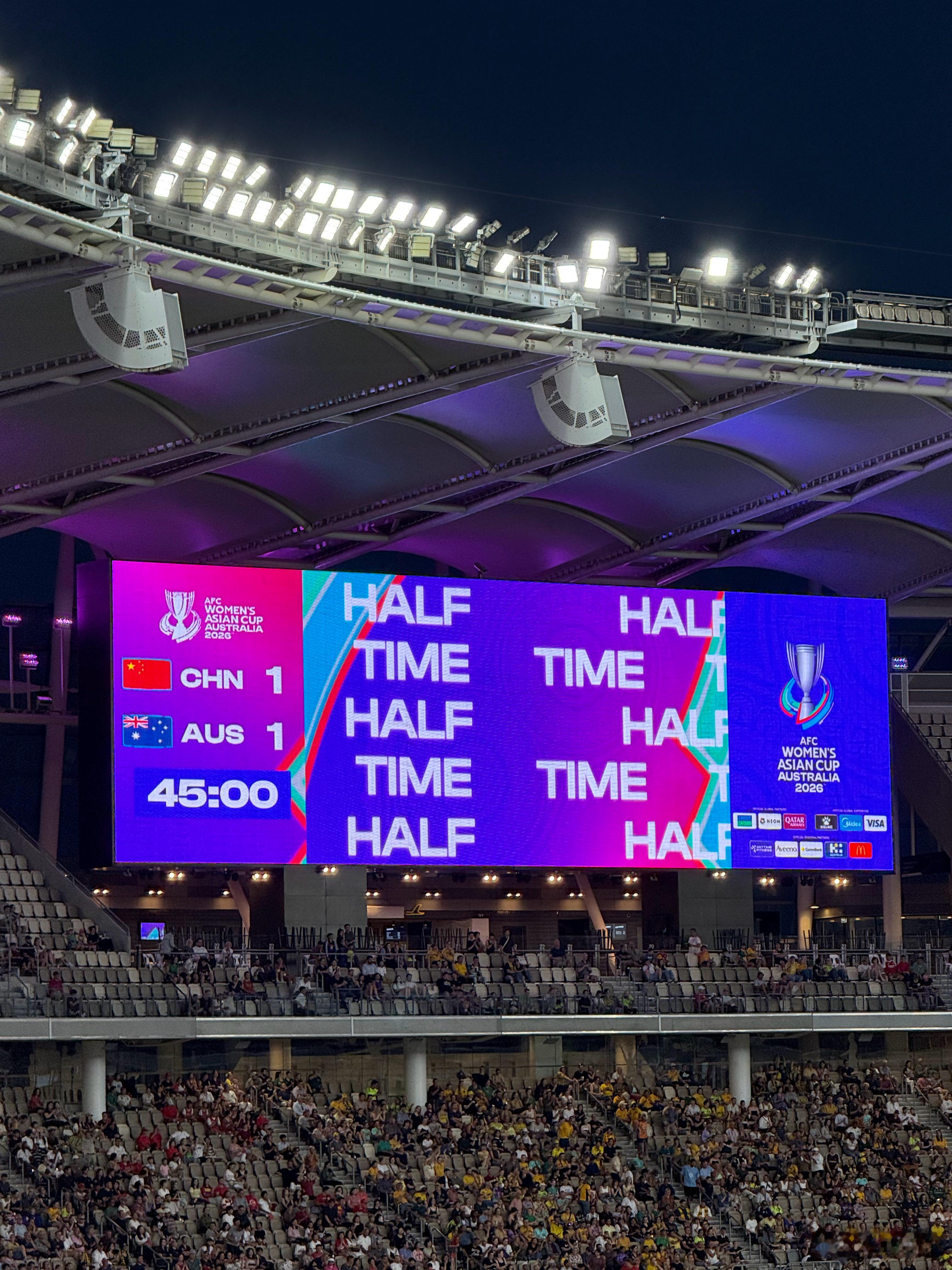 女足亚洲杯中国女足女足 半场踢得还不错门前效率低了点