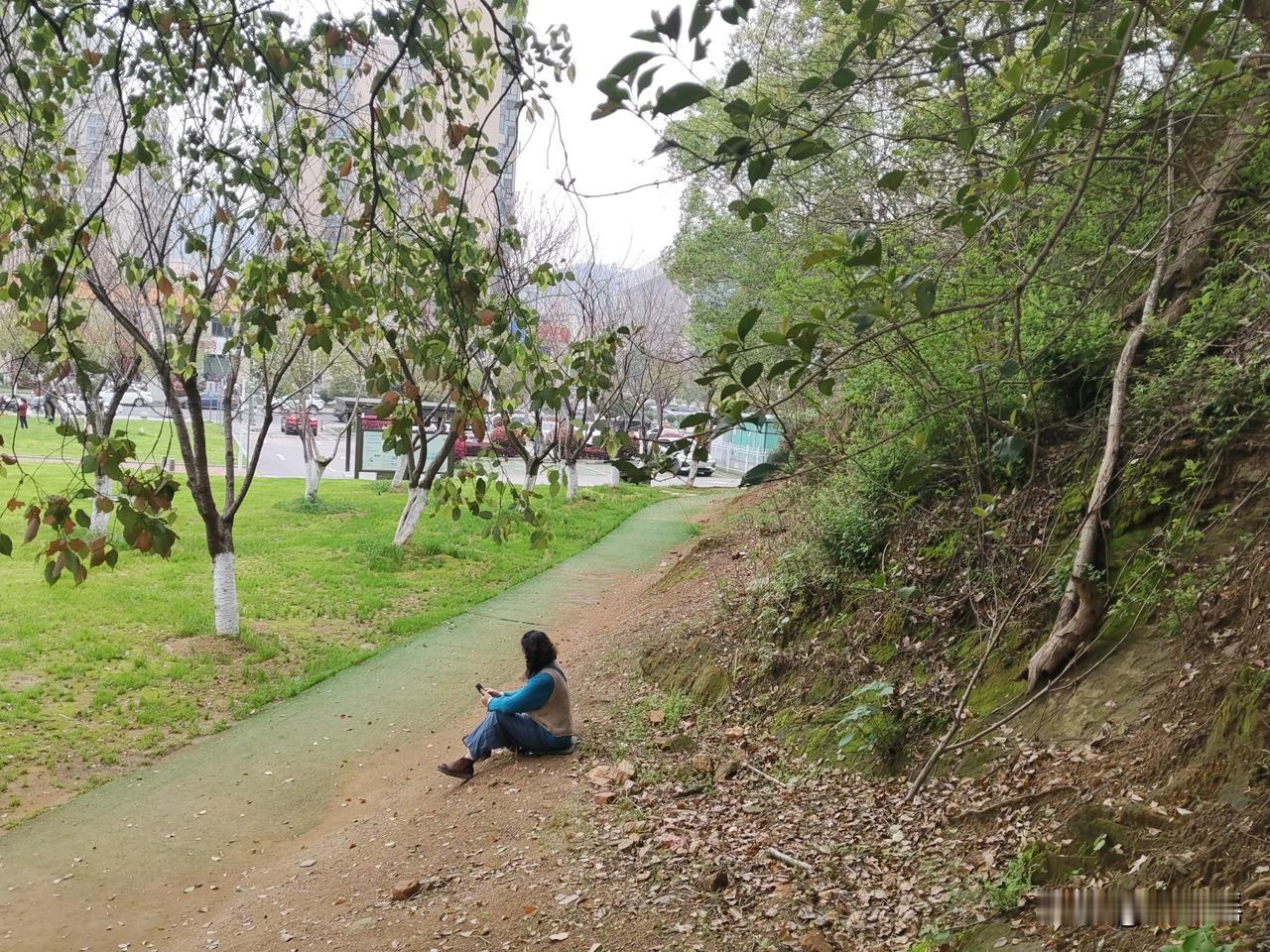 我今年40岁，38岁确诊了宫颈癌早中期，做完子宫和卵巢双切除，又做了同步的放化疗