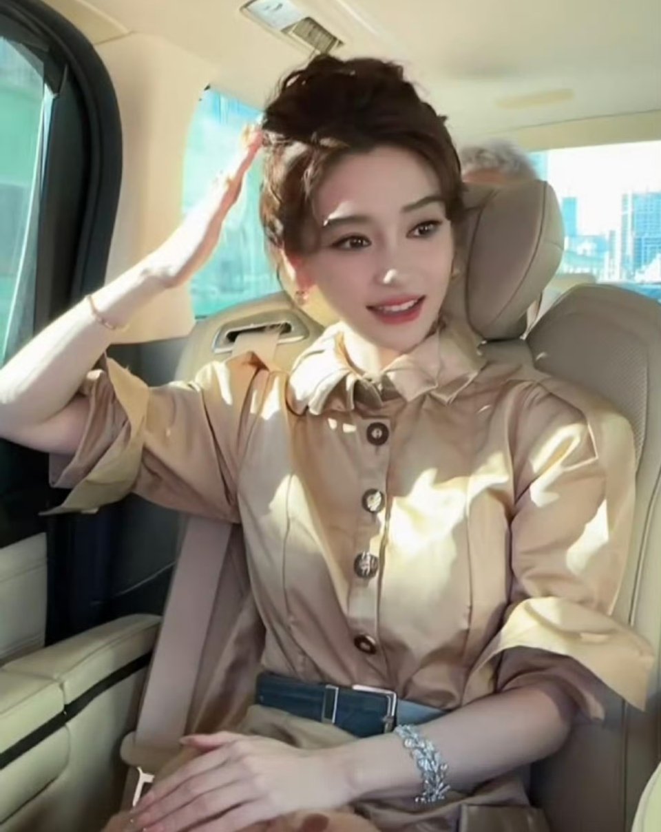 Angelababy强忍眼泪看个疯马秀被封杀，可惜了！ ​​​