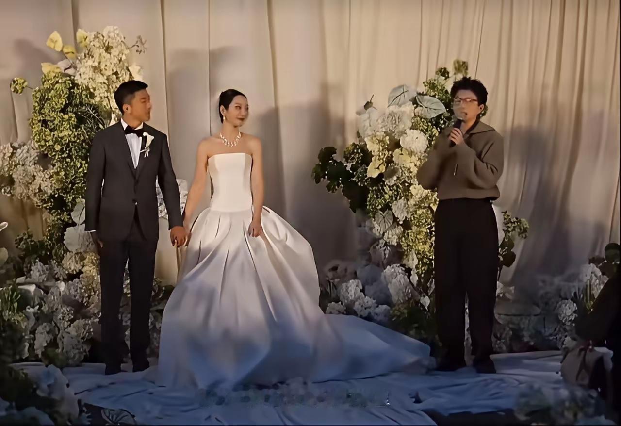 毛不易“作文”可能不及格！婚礼上的发言，只需点下题就完美了。比如：佳琪主动给自己