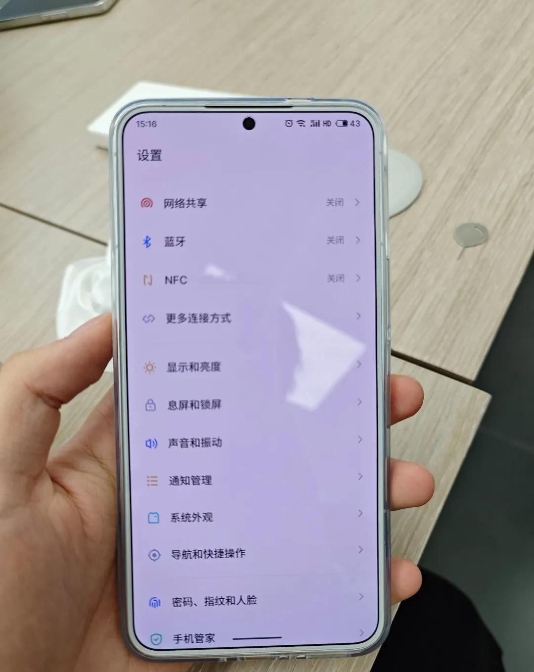 小厂也有小厂的无奈，现在所谓的主流赛道，比如相机啊 快充啊 价格啊卷不过主流厂商