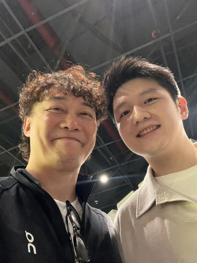 红米这是啪一下就放了个超级大招啊[doge]这不让Eason写首主题曲来个双人合