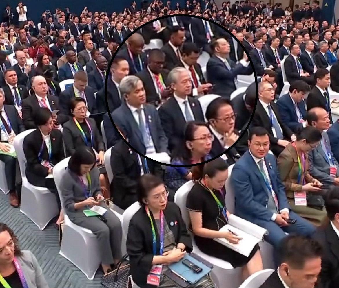 汪文斌  今日在2026世界人工智能大会暨人工智能全球治理高级别会议现场的汪大使