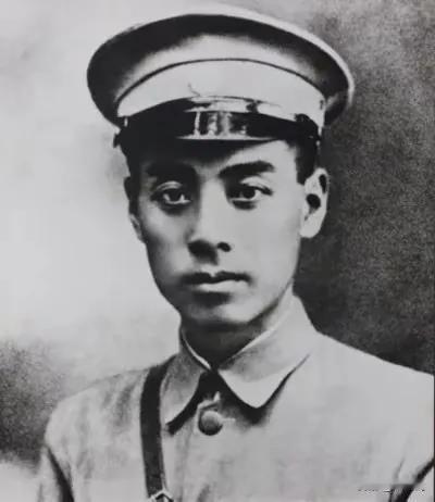 每每看西安事变，最惊叹的都是周恩来的超凡魅力。他跟张学良仅仅相识八个月，便成后者