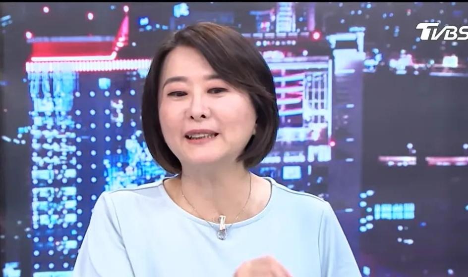 岛内政客对大陆的称呼用“中国”
2日晚上，在岛内某节目现场，国民党立委王鸿薇、媒