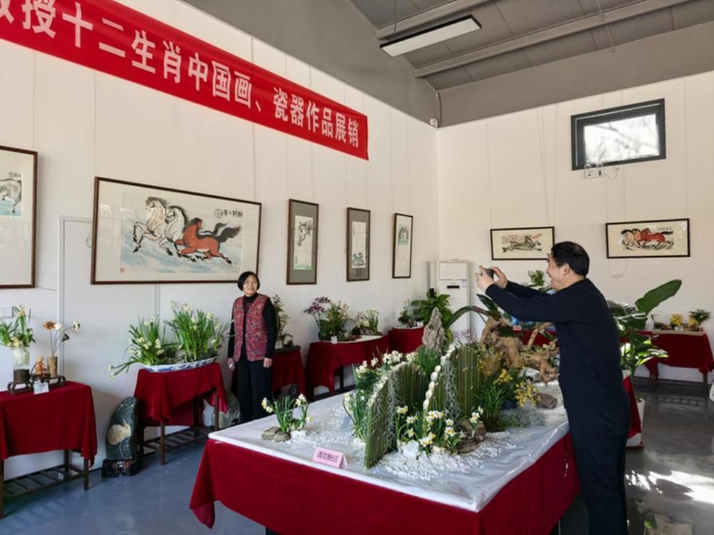 新春佳节期间，济南千佛山风景名胜区、济南植物园等公园景区推出花卉、奇石、影像、历