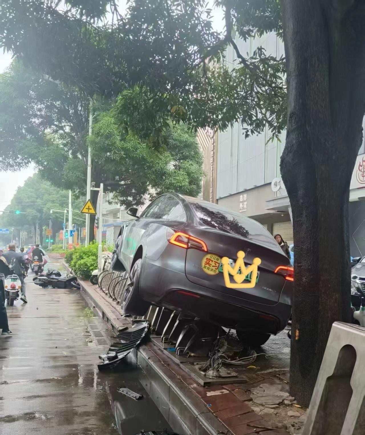 今天一定是你难忘的一天哦！

姑娘啊，虽然你在实习期，
可是我也真是不理解你是如