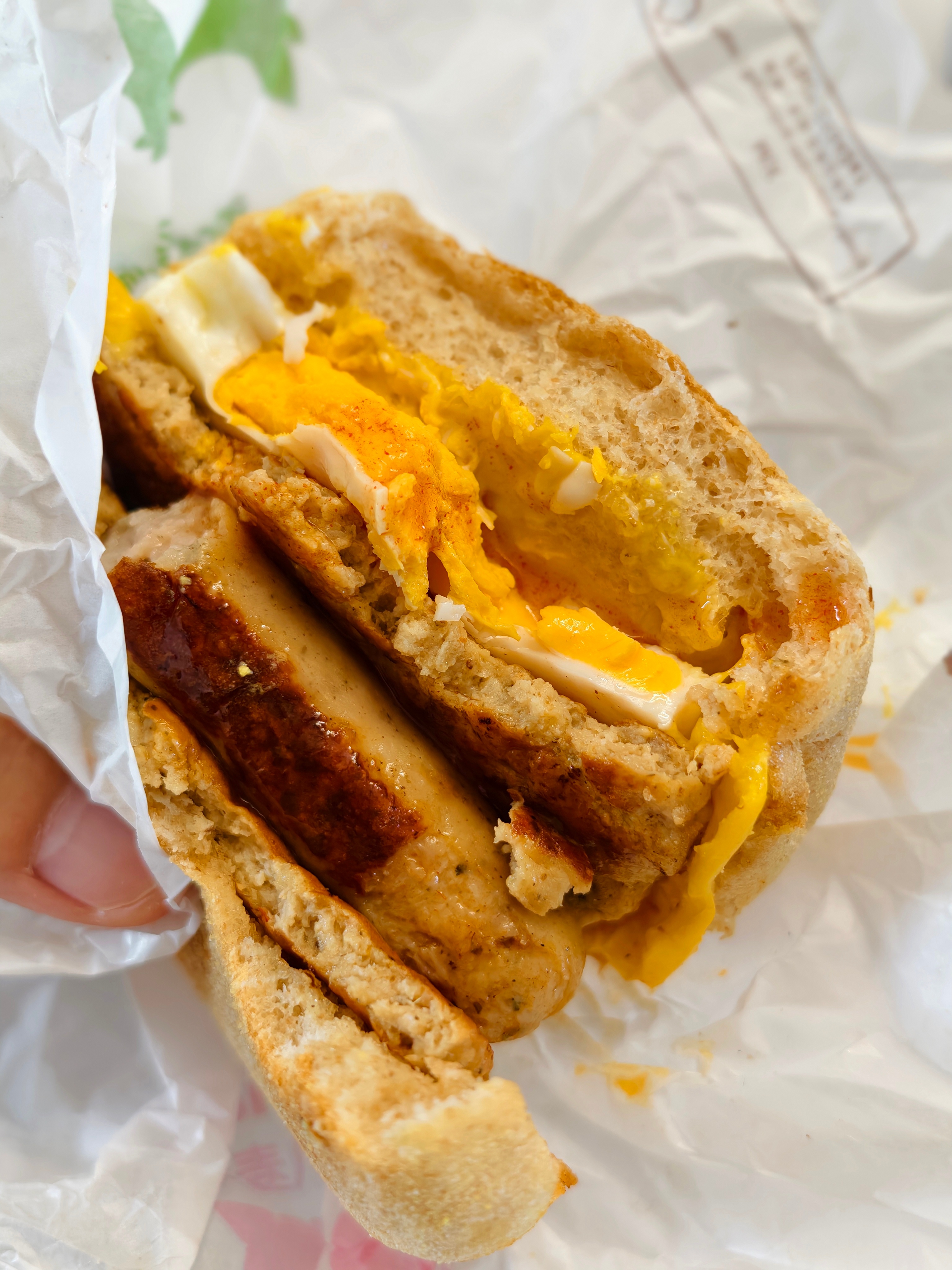 早[努力]基本每天早餐都吃麦麦 kfc的🍔堡这些搭配辣椒仔和冰美式一起  味道