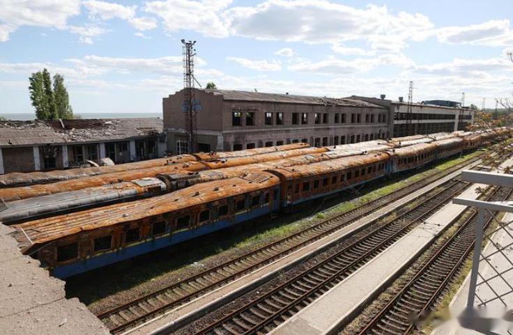 将高铁修到顿巴斯。12月15日，普京在莫斯科铁路工人代表大会上称 ，高铁已经规划