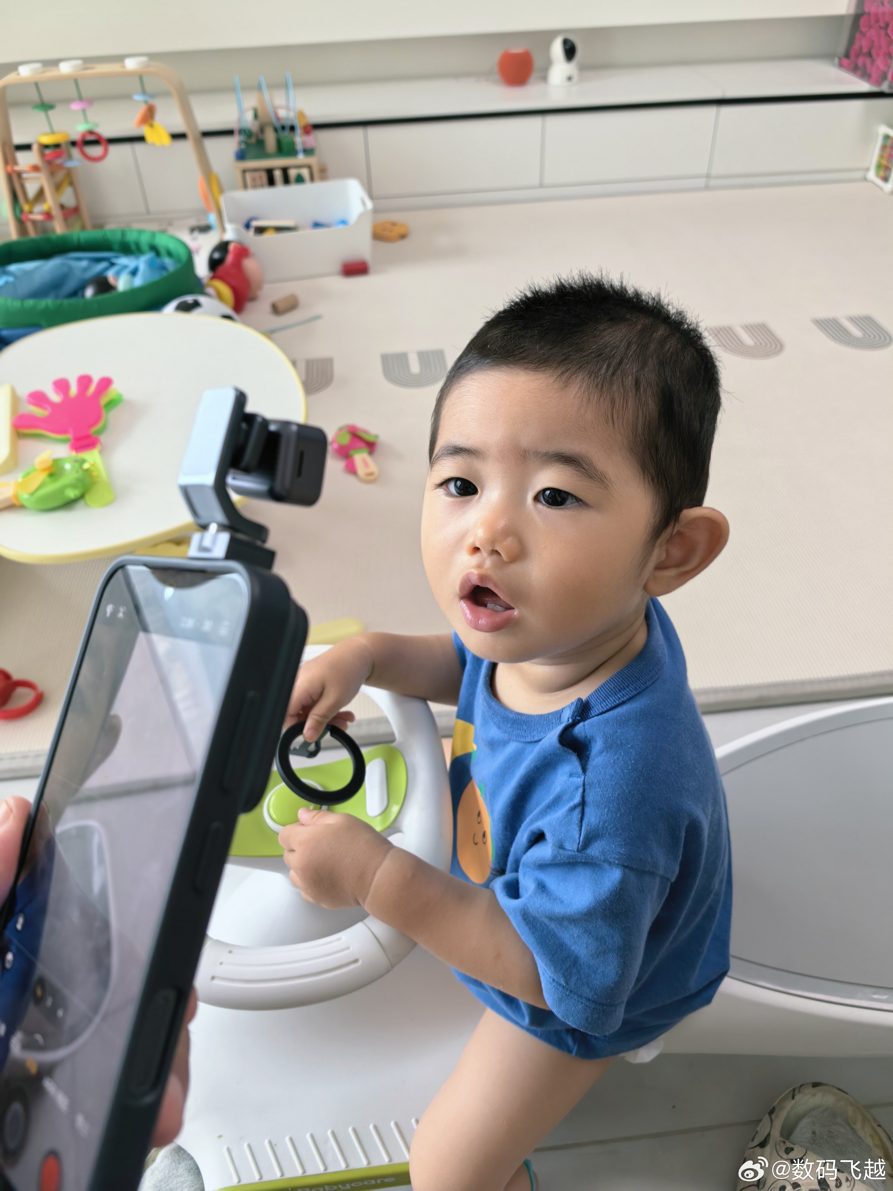 人类幼崽对荣耀Robot Phone的渴望，后续想让这款手机帮我带娃，YOYO哄