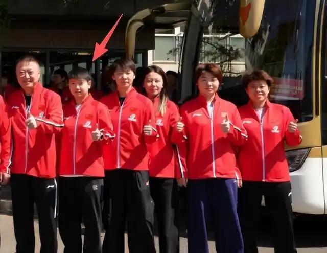 为国争光最光荣，
出征伦敦战群雄。
女乒姑娘多努力，
过关斩将必成功。
莎莎曼昱