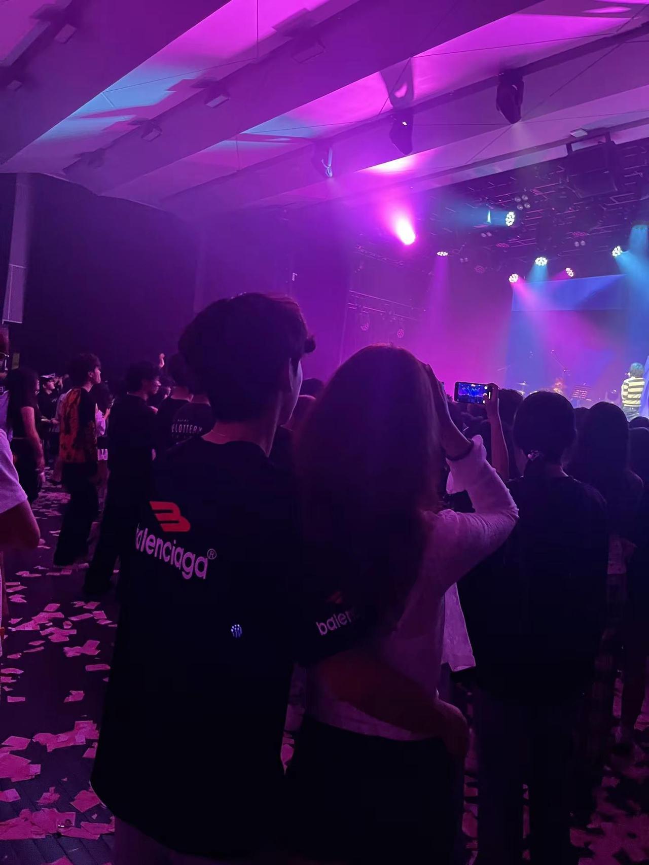 陪我一起看live house的人我找到了！
