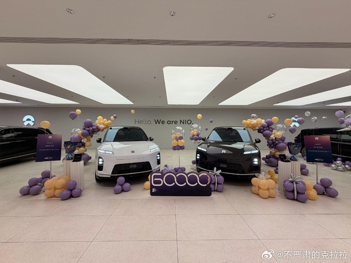 群里捡到了滴六万台全新 ES8 交付 ready 图应该还有一波官图（盲猜）一起