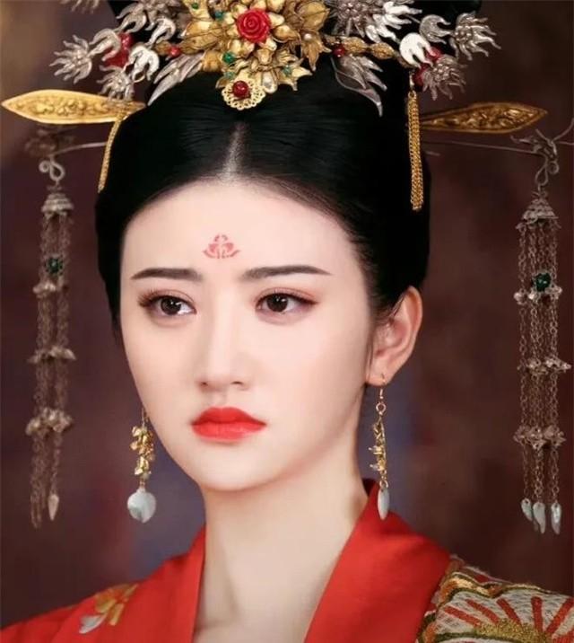 1147年，陆游无奈与唐琬离婚，归来，娶妻娶妾，10年育有8个孩子。唐琬还改嫁皇