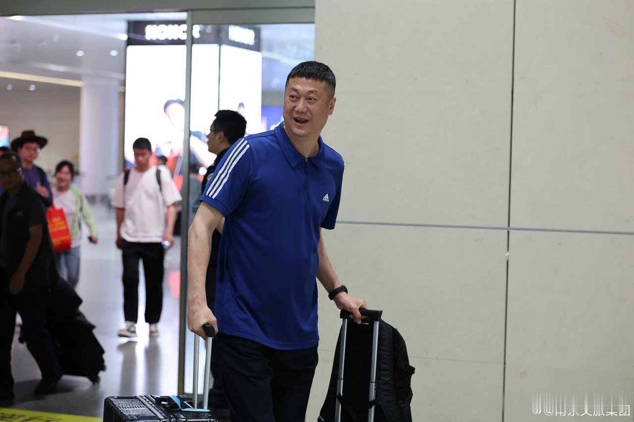 赵勇率领中国女排抵达南京！今日下午，南京文旅官方宣布，中国女排已于今日下午抵达南
