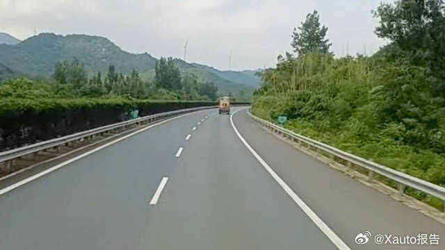 南阳车祸超载客车系2025年刚上牌此次高速车祸因私家车非法拼车、严重超载引发，造