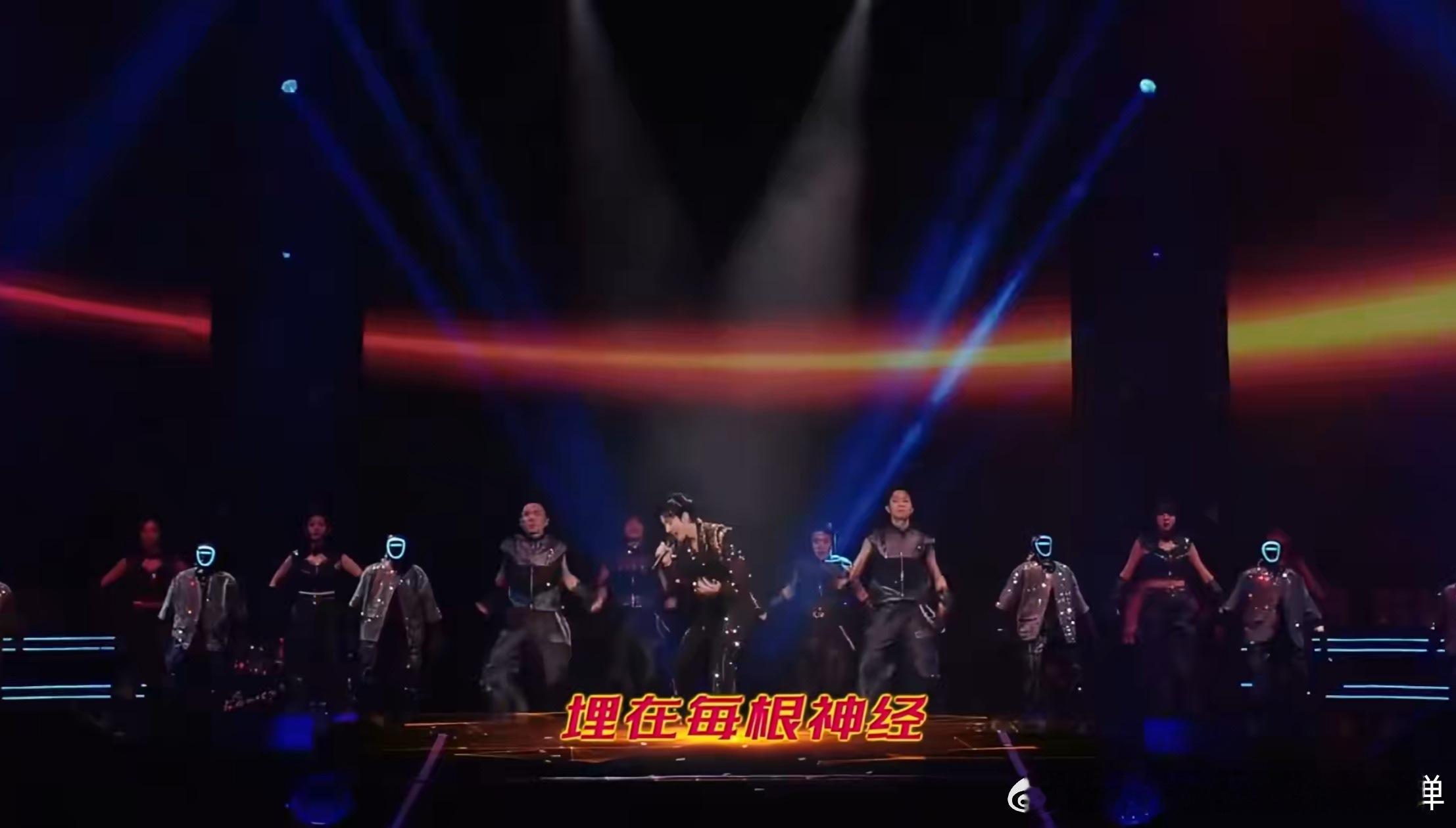 王力宏伴舞机器人跳槽去打武术了 救命！这机器人也太会卷了吧！年初春晚打滑的样子还