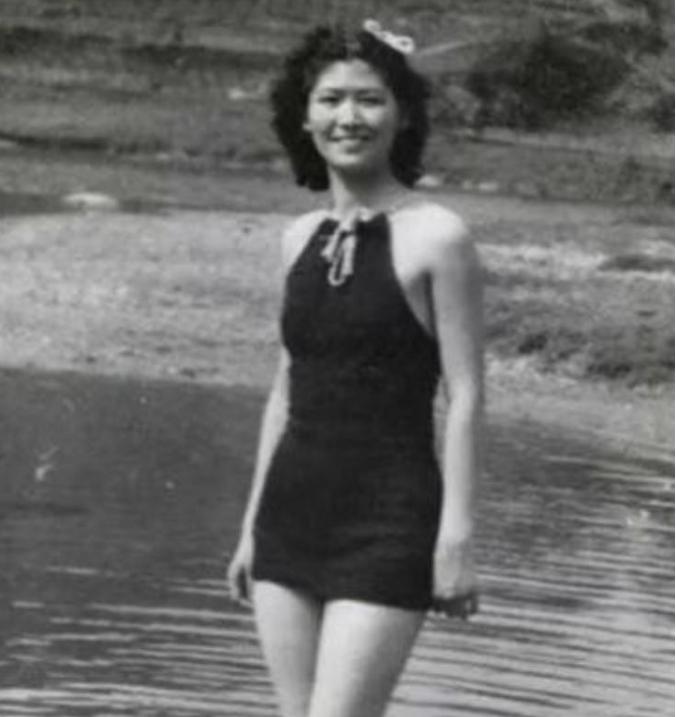 1914年，31岁的阎锡山，娶了14岁的小妾，洞房之夜，阎锡山对小妾说：“你躺下