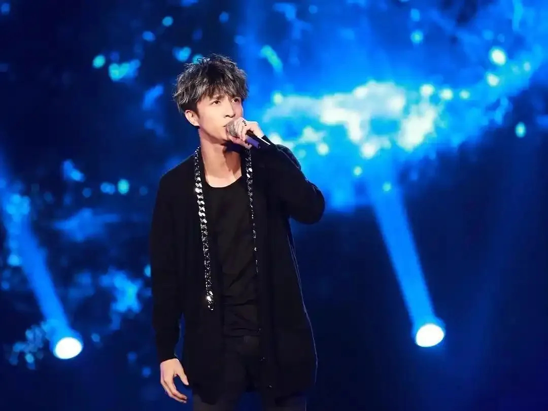 薛之谦演唱会票数 薛之谦演唱会太贴心了，直接把舞台拉满，遮挡区压到最低，视线0遮