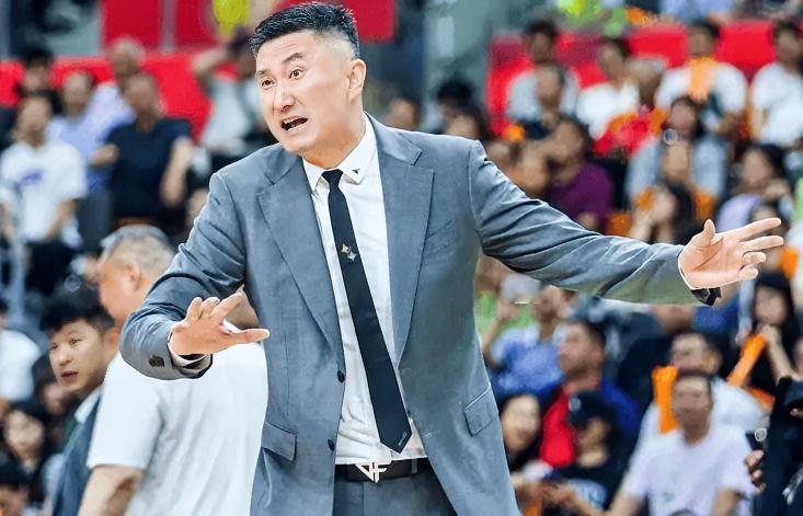 朱芳雨：杜指导，广东宏远被约克绝杀，你是不是破防了？？？赛后还在找裁判哔哔。
杜