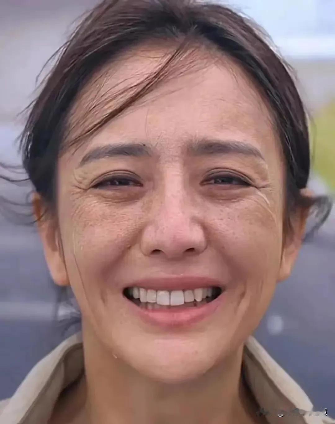这两张照片的女人是同一个人吗，简直令人不敢相信。
现实生活中，好多看到的不一定是