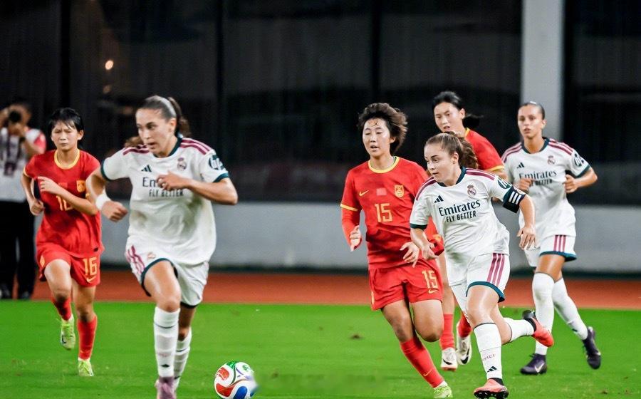 8月16日，中国U17女足在上海源深体育中心以5-0大胜皇马U17女足，取得开门