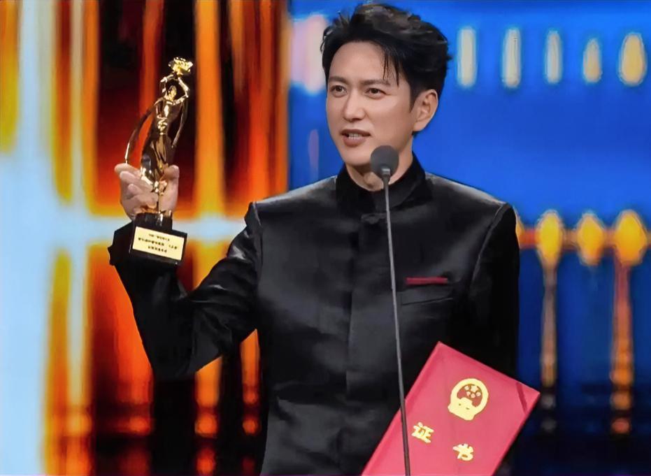 王仁君凭借《浴血荣光》获优秀男演员奖。

王仁君1983年生于山东聊城莘县，北京