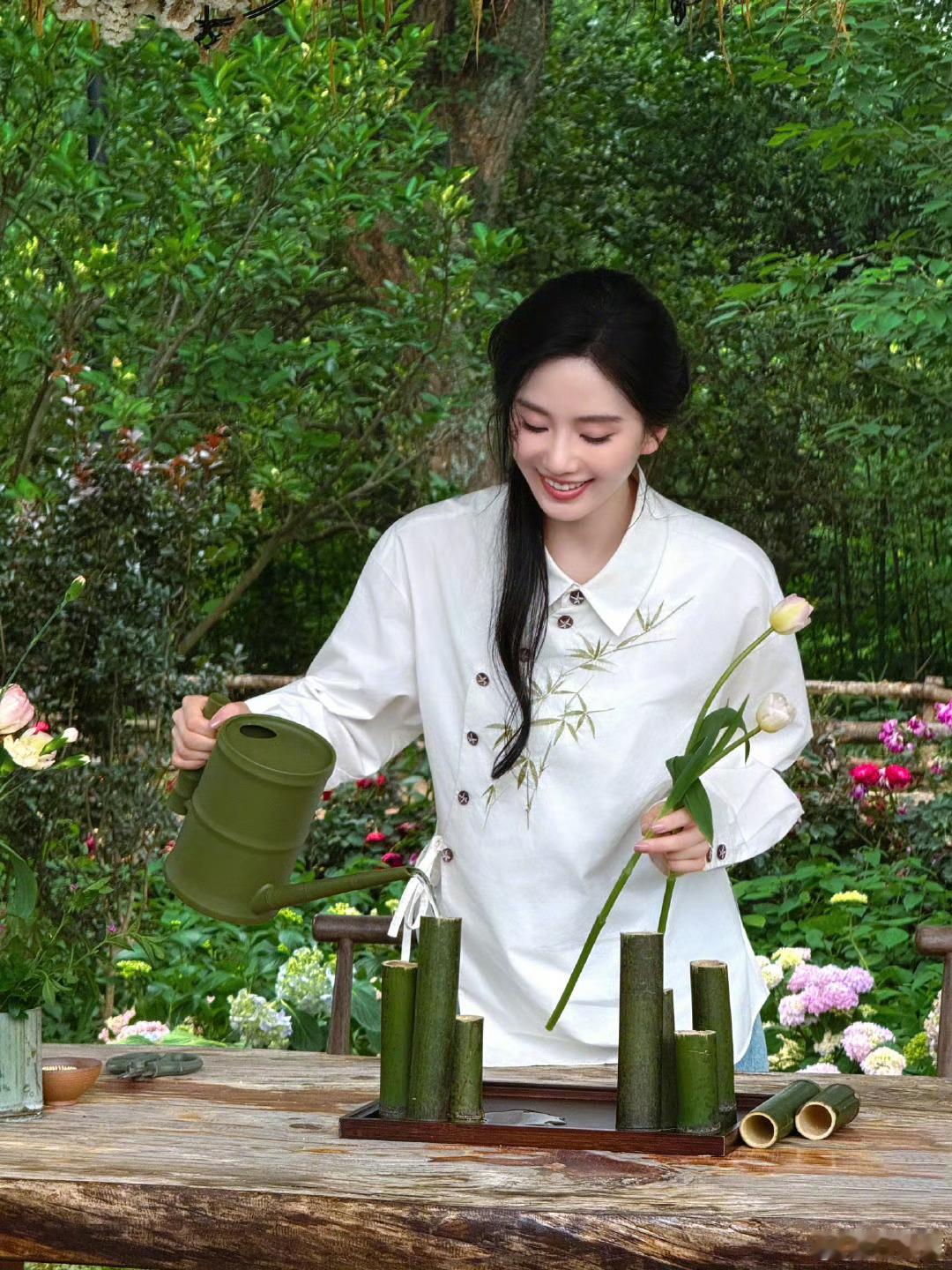 刘诗诗期待花开中国节目播出水哥送刘诗诗手绘画姐姐录制的好开心，期待节目播出！ ​