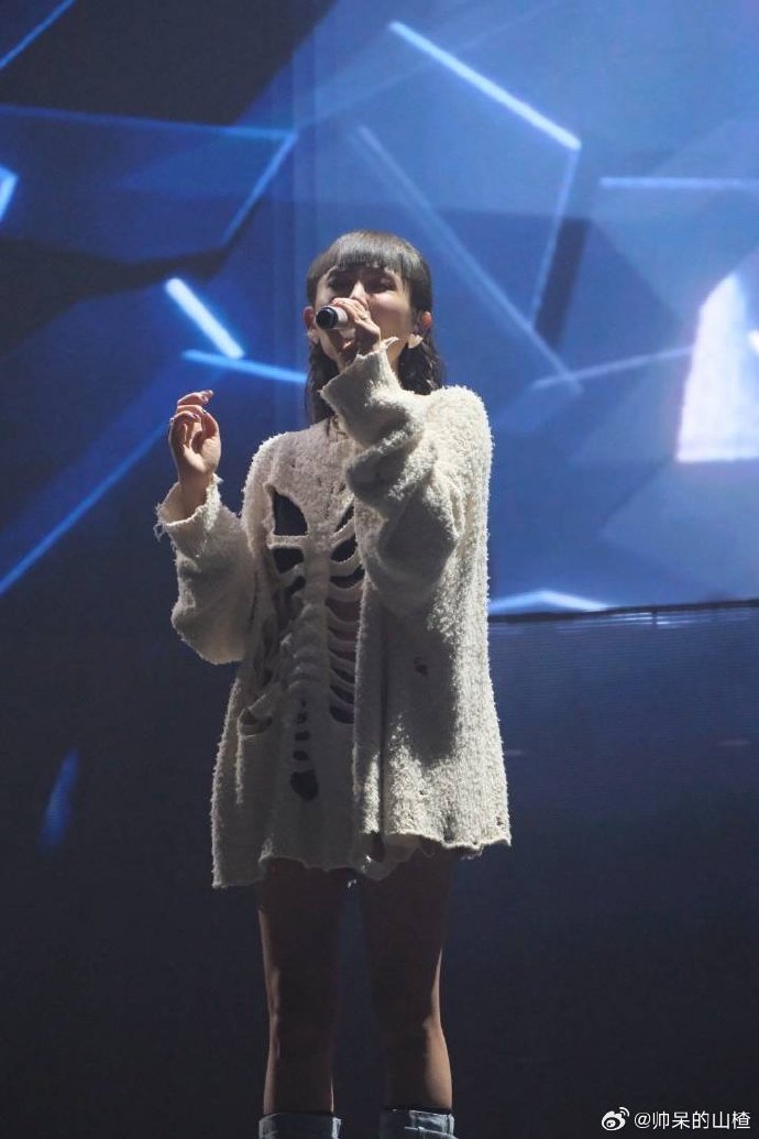 魏如萱心酸歌手2026独特的演唱风格让人印象深刻，坐等她带来不一样的听觉体验。 