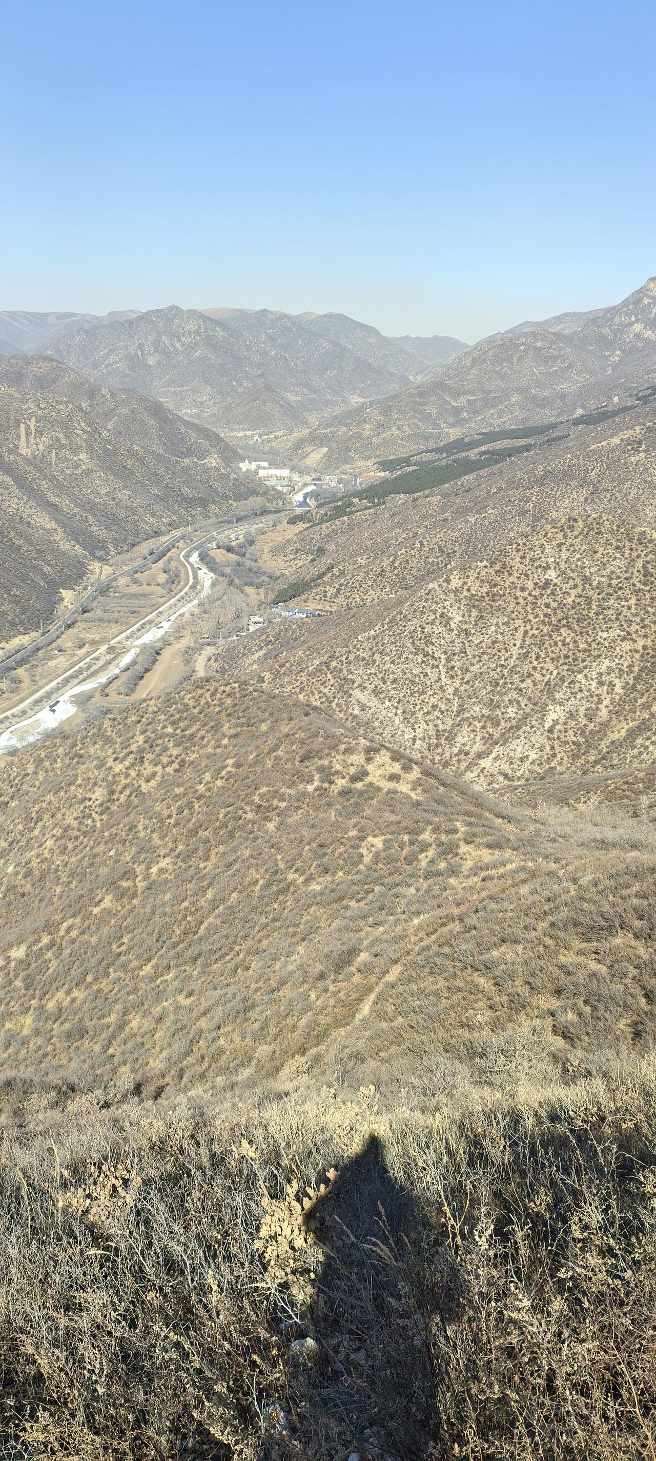 近朱者赤近墨者黑，在中国附近住的这些国家，大部分过的还是不错的，比如，越南，老挝