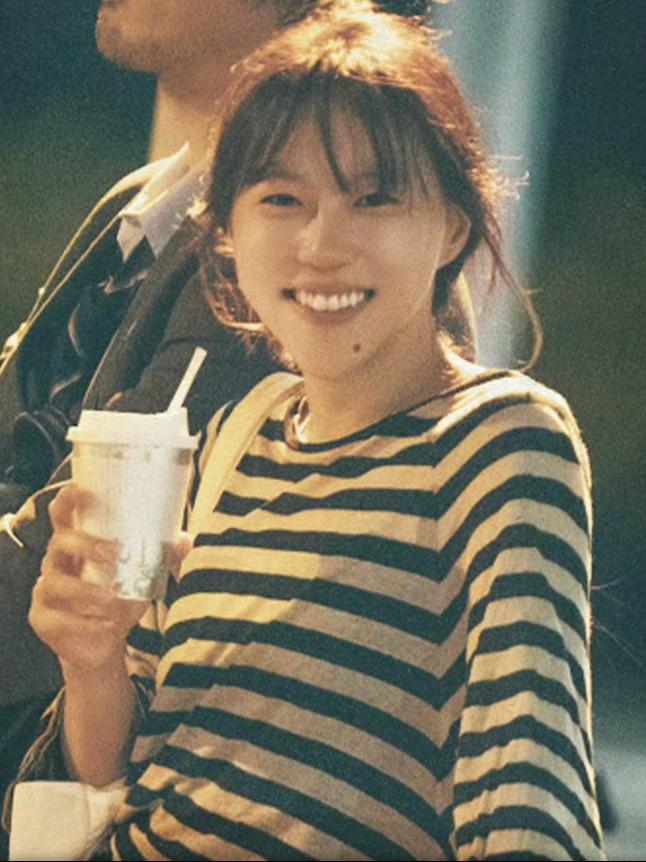 窦靖童怕是永远也超越不了她妈妈王菲，想当年王菲像窦靖童现在这般年纪，不管颜值还是