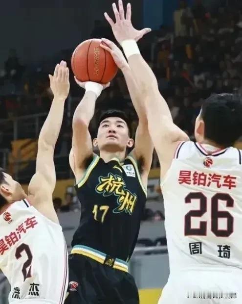 1/4决赛系列赛预测：
1.辽宁本钢男篮VS深圳马可波罗  3：0
2.新疆伊力