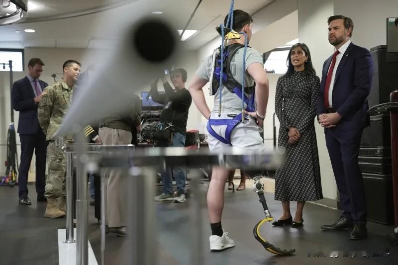 【万斯：特朗普与普京的对话对于解决冲突来说是必要的】
华盛顿时间2025年11月