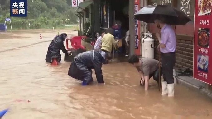 韩国民众在受难，这货竟然跑去乌克兰作秀，还要援助人家……要说韩国人真的是没血性，
